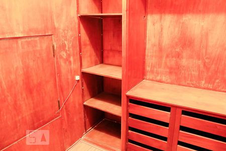 Casa à venda com 450m², 4 quartos e 3 vagas Casa à venda com 450m², 4 quartos e 3 vagasCloset Suíte 2