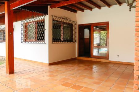 Casa à venda com 450m², 4 quartos e 3 vagas Casa à venda com 450m², 4 quartos e 3 vagasVaranda