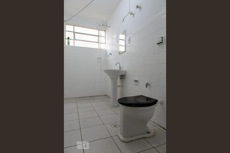 Banheiro de kitnet/studio à venda com 1 quarto, 26m² em República, São Paulo