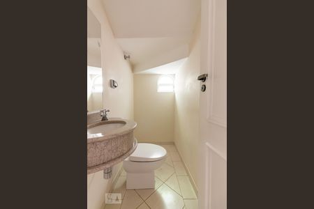 Casa à venda com 218m², 3 quartos e 4 vagasBanheiro