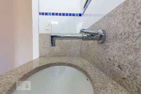 Casa à venda com 218m², 3 quartos e 4 vagasBanheiro