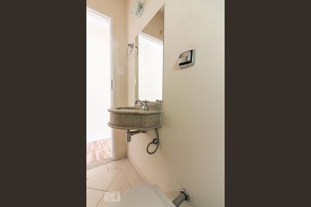 Casa à venda com 218m², 3 quartos e 4 vagasBanheiro