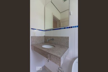 Casa à venda com 218m², 3 quartos e 4 vagasBanheiro