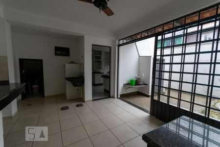 Casa de condomínio à venda com 138m², 3 quartos e 2 vagas Casa de condomínio à venda com 138m², 3 quartos e 2 vagasÁrea comum - Churrasqueira