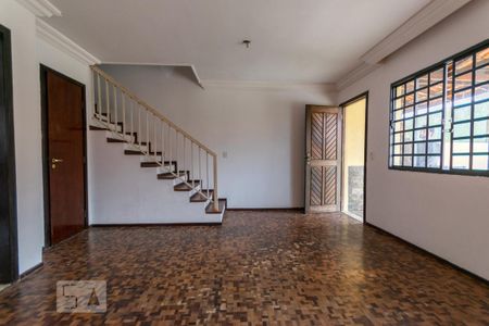Casa de condomínio à venda com 138m², 3 quartos e 2 vagas Casa de condomínio à venda com 138m², 3 quartos e 2 vagasSala