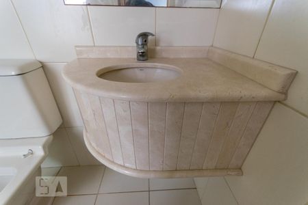 Casa de condomínio à venda com 138m², 3 quartos e 2 vagas Casa de condomínio à venda com 138m², 3 quartos e 2 vagasBanheiro da Suíte