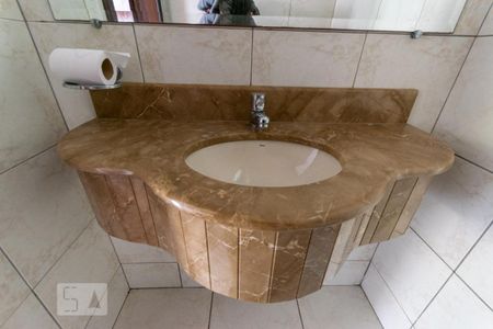 Casa de condomínio à venda com 138m², 3 quartos e 2 vagas Casa de condomínio à venda com 138m², 3 quartos e 2 vagasBanheiro