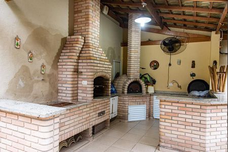 Casa à venda com 313m², 4 quartos e 8 vagasChurrasqueira
