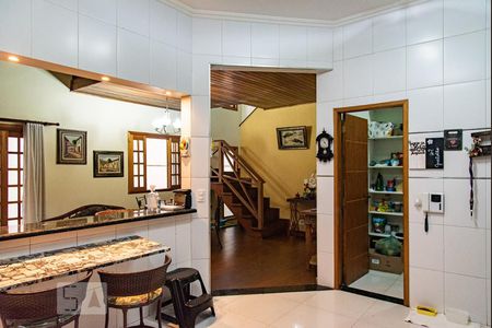 Casa à venda com 313m², 4 quartos e 8 vagasCozinha