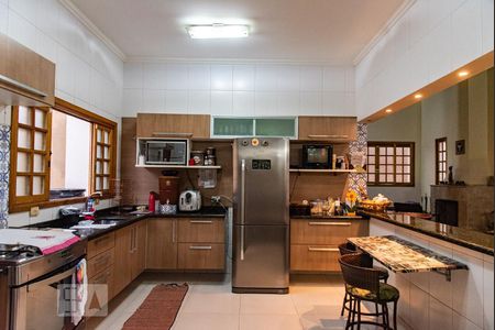 Casa à venda com 313m², 4 quartos e 8 vagasCozinha