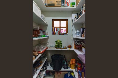 Casa à venda com 313m², 4 quartos e 8 vagasDespensa