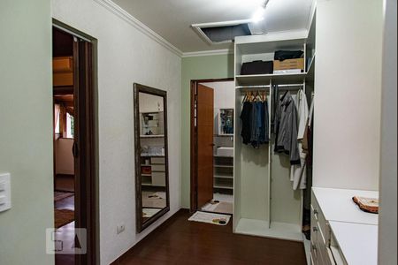 Casa à venda com 313m², 4 quartos e 8 vagasCloset da suíte