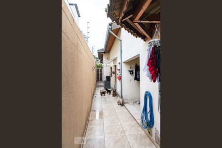 Casa à venda com 313m², 4 quartos e 8 vagasCorredor lateral