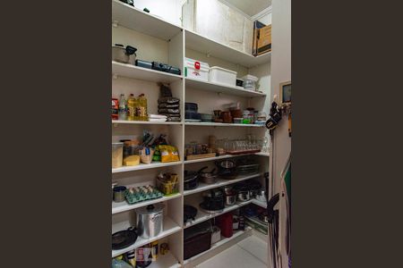 Casa à venda com 313m², 4 quartos e 8 vagasDespensa