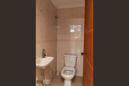 Casa à venda com 313m², 4 quartos e 8 vagasBanheiro do salão de festas