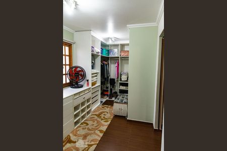 Casa à venda com 313m², 4 quartos e 8 vagasCloset da suíte