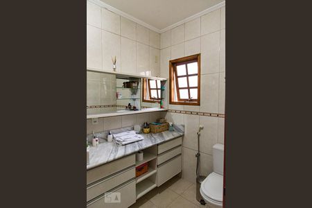 Casa à venda com 313m², 4 quartos e 8 vagasBanheiro da suíte