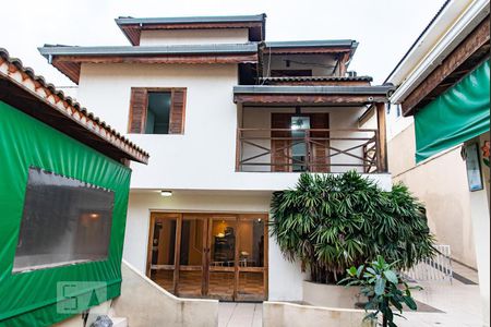 Casa à venda com 313m², 4 quartos e 8 vagasQuintal