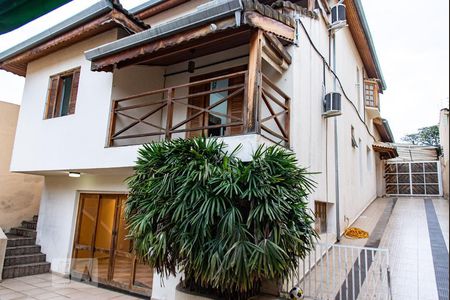 Casa à venda com 313m², 4 quartos e 8 vagasQuintal