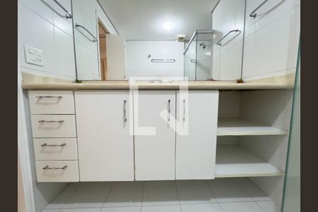 Banheiro 1, Armário  de apartamento para alugar com 3 quartos, 98m² em Vila Nova Conceição, São Paulo
