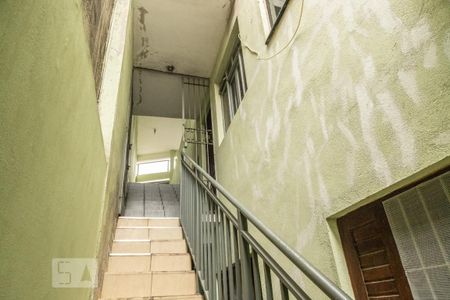 Casa à venda com 122m², 6 quartos e 1 vaga Casa à venda com 122m², 6 quartos e 1 vagaCasa 3 - Escada