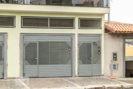 Casa à venda com 122m², 6 quartos e 1 vaga Casa à venda com 122m², 6 quartos e 1 vagaFachada