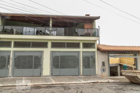 Casa à venda com 122m², 6 quartos e 1 vaga Casa à venda com 122m², 6 quartos e 1 vagaFachada
