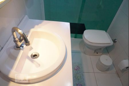 Casa à venda com 125m², 3 quartos e 2 vagasBanheiro da Suíte