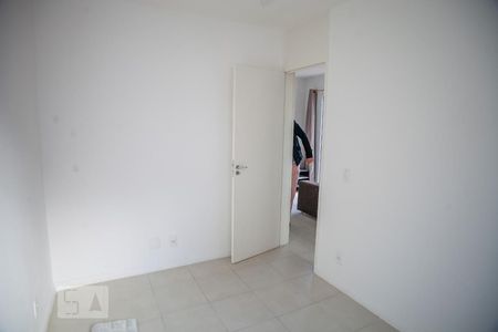 Quarto 1 de apartamento para alugar com 2 quartos, 47m² em Jacarepaguá, Rio de Janeiro