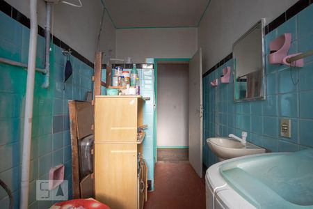 Banheiro de apartamento à venda com 1 quarto, 47m² em Floresta, Porto Alegre