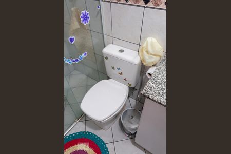 Banheiro de apartamento à venda com 3 quartos, 75m² em Cristal, Porto Alegre