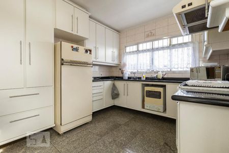 Casa à venda com 245m², 3 quartos e 2 vagasCozinha