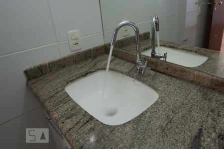 Apartamento para alugar com 202m², 4 quartos e 3 vagasBanheiro da suíte 2 - pia