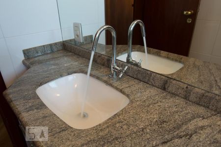 Apartamento para alugar com 202m², 4 quartos e 3 vagasBanheiro social - pia