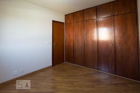 Apartamento para alugar com 202m², 4 quartos e 3 vagasQuarto 2