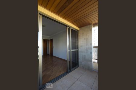 Apartamento para alugar com 202m², 4 quartos e 3 vagasVaranda da sala de TV