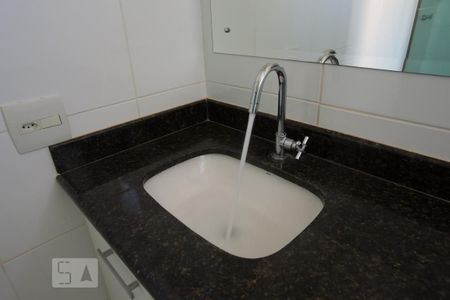 Apartamento para alugar com 202m², 4 quartos e 3 vagasBanheiro da suíte 1 - pia