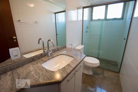 Apartamento para alugar com 202m², 4 quartos e 3 vagasBanheiro social