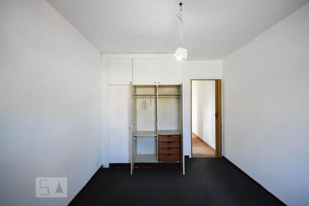 Casa à venda com 240m², 3 quartos e 2 vagasArmário do quarto 