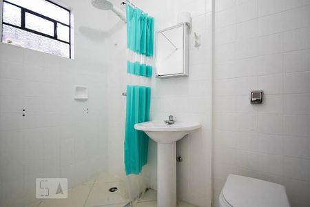 Casa à venda com 240m², 3 quartos e 2 vagasBanheiro da casa de fundos
