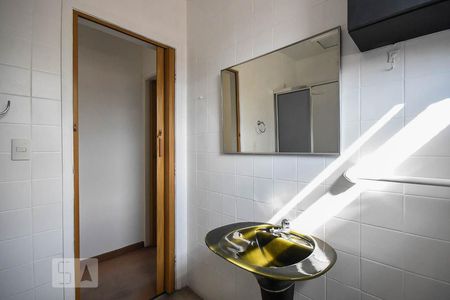 Casa à venda com 240m², 3 quartos e 2 vagasBanheiro