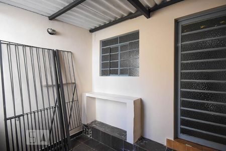 Casa à venda com 240m², 3 quartos e 2 vagasEntrada da casa de fundos