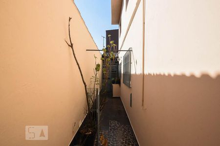 Casa à venda com 240m², 3 quartos e 2 vagasLateral
