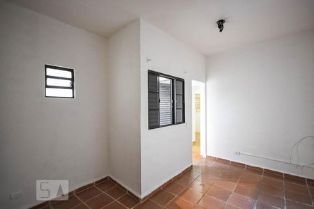 Casa à venda com 240m², 3 quartos e 2 vagasQuarto da casa de fundos