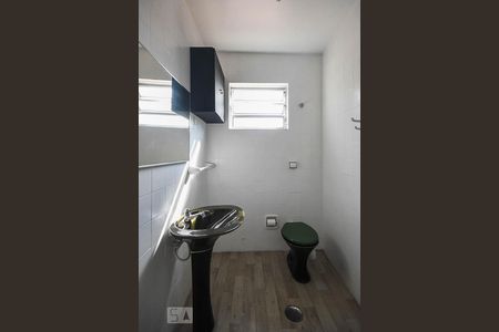 Casa à venda com 240m², 3 quartos e 2 vagasBanheiro