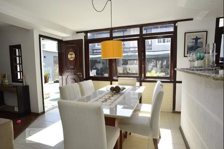 Casa à venda com 444m², 5 quartos e 4 vagasSala da Casa de Hospede