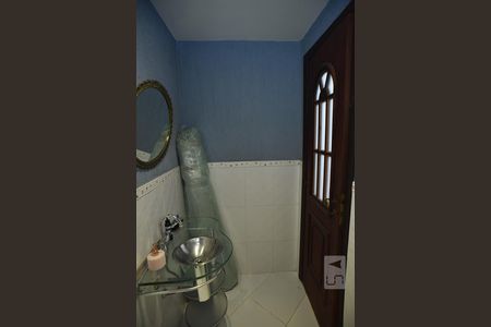 Casa à venda com 444m², 5 quartos e 4 vagasLavabo da Casa de Hospede