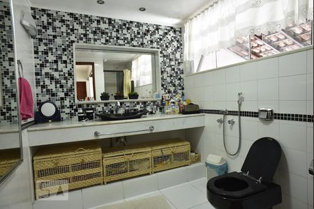 Casa à venda com 444m², 5 quartos e 4 vagasBanheiro Social