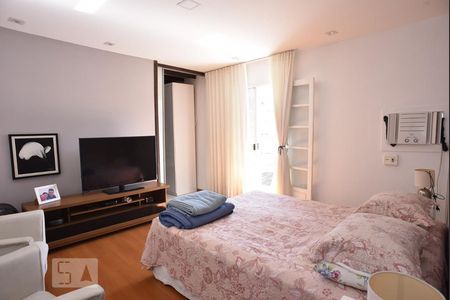 Casa à venda com 444m², 5 quartos e 4 vagasSuíte da Casa de Hospede