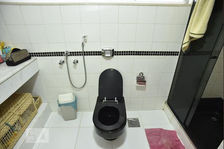 Casa à venda com 444m², 5 quartos e 4 vagasBanheiro Social